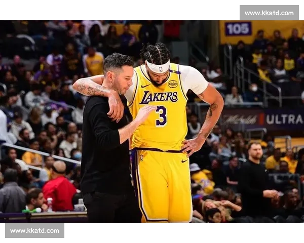 湖人对决热火第三战浓眉统治攻防引领比赛走向与胜负关键时刻表现