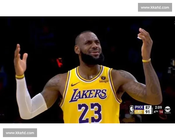 湖人对决热火第三战浓眉统治攻防引领比赛走向与胜负关键时刻表现